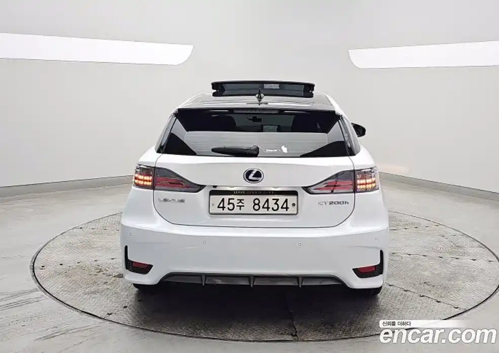 Lexus CT200h 2017 1.8 Автомат в Москве № 214844, фото 4