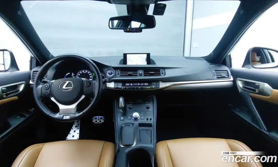 Lexus CT200h 2017 1.8 Автомат в Москве № 214844, фото 7