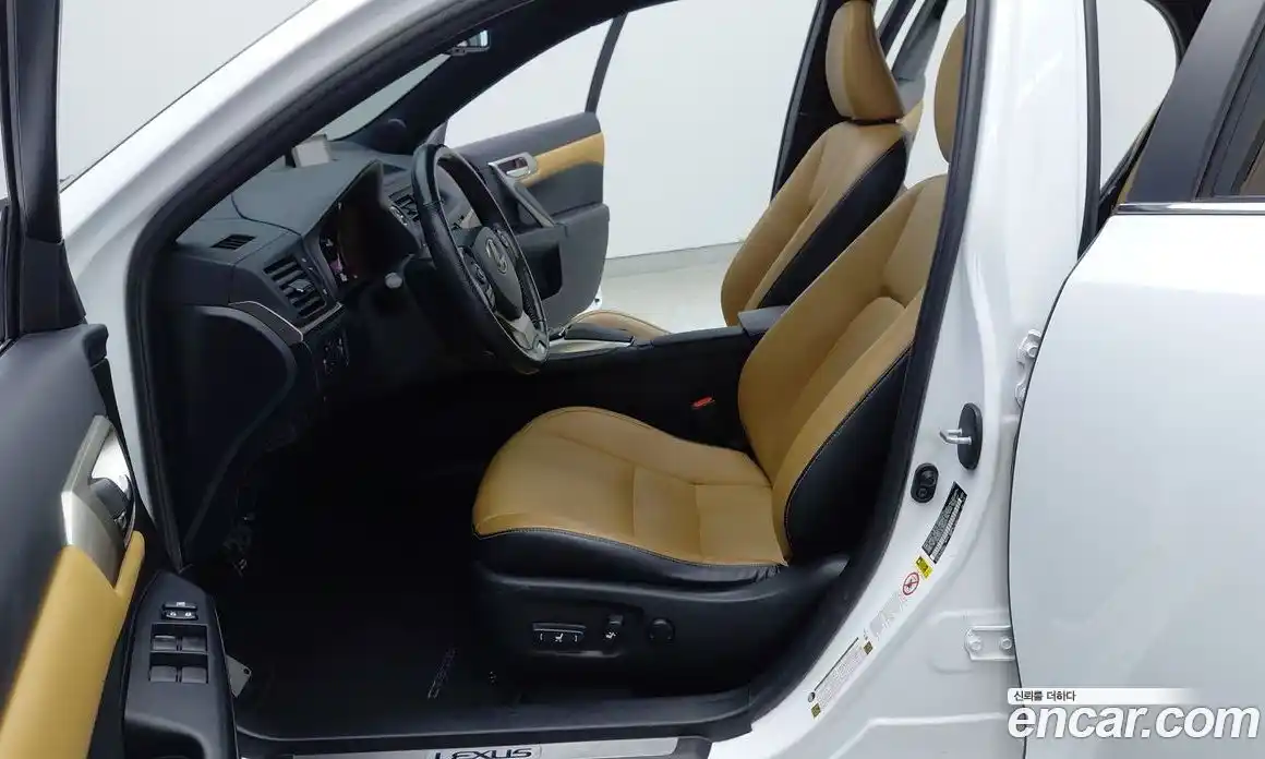 Lexus CT200h 2017 1.8 Автомат в Москве № 214844, фото 10