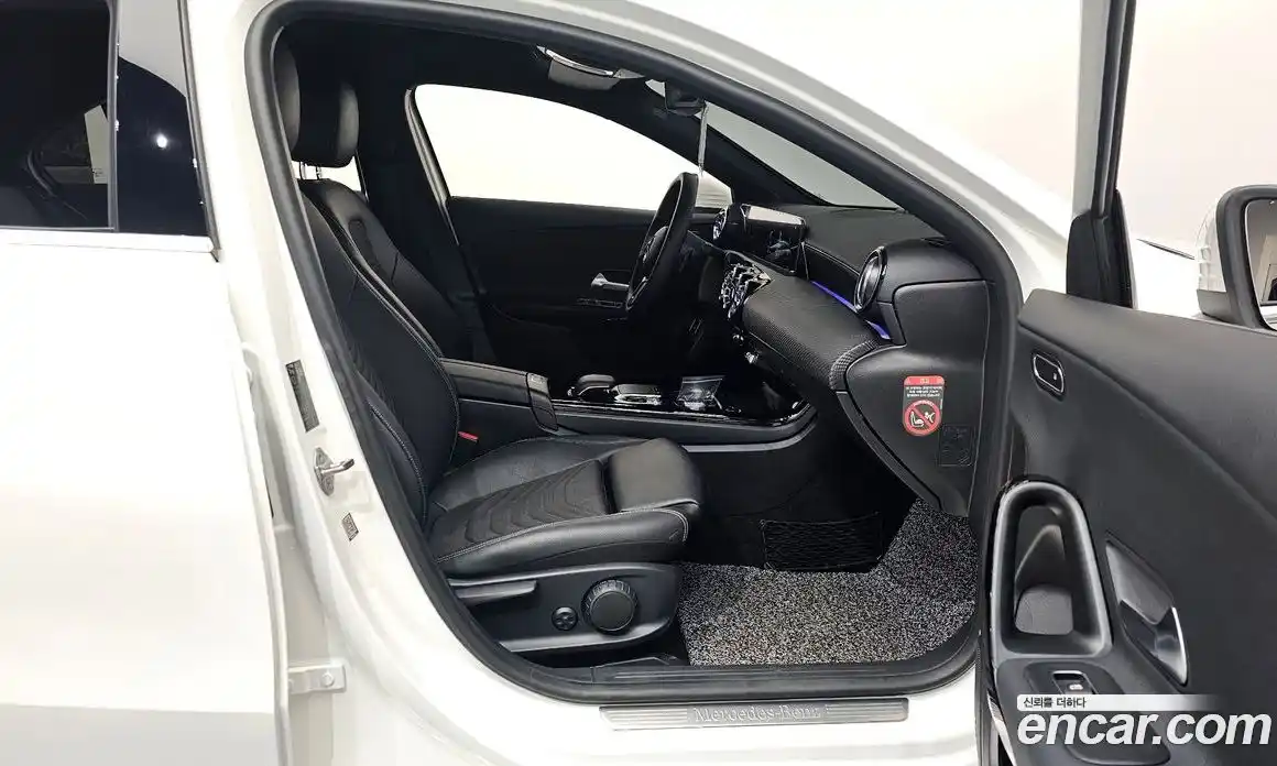 Mercedes-Benz A-Class 2020 2.0 Автомат в Москве № 220356, фото 15