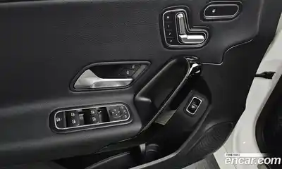 Mercedes-Benz A-Class 2020 2.0 Автомат в Москве № 220356, миниатюра 4