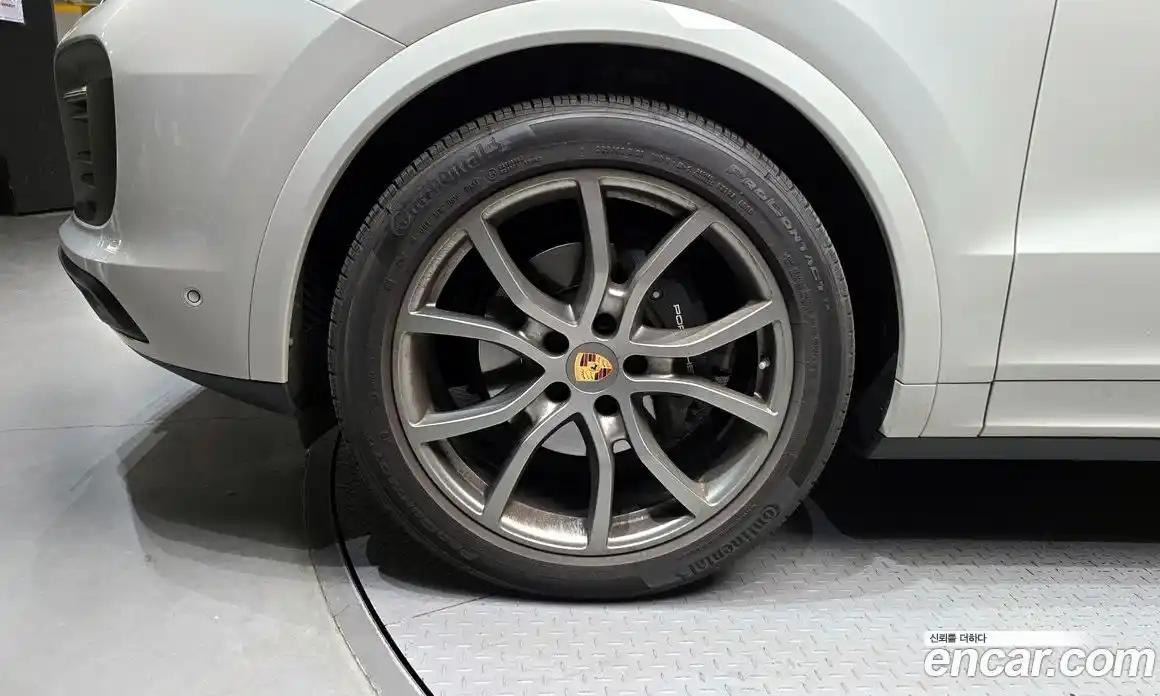 Porsche Cayenne 2023 3.0 Автомат в Москве № 230957, фото 1