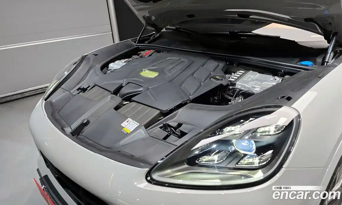 Porsche Cayenne 2023 3.0 Автомат в Москве № 230957, фото 2