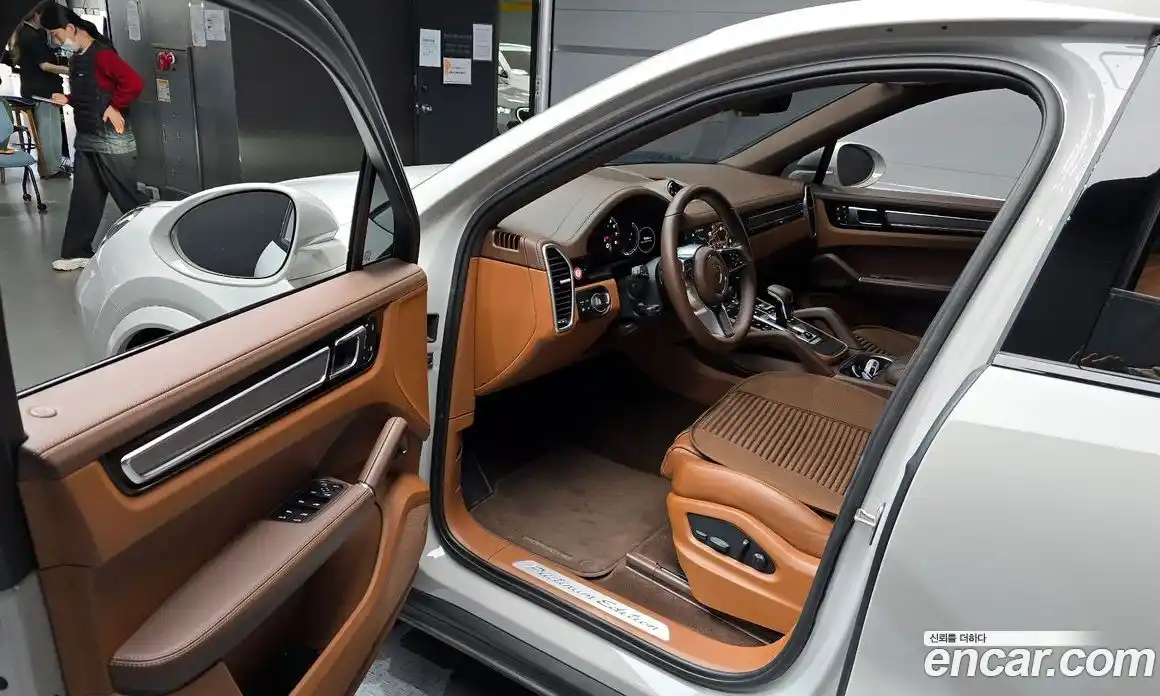 Porsche Cayenne 2023 3.0 Автомат в Москве № 230957, фото 9