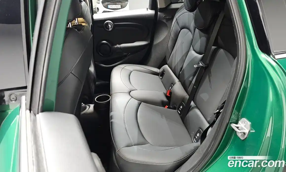 Mini Cooper 2021 1.5 Автомат в Москве № 231485, фото 13