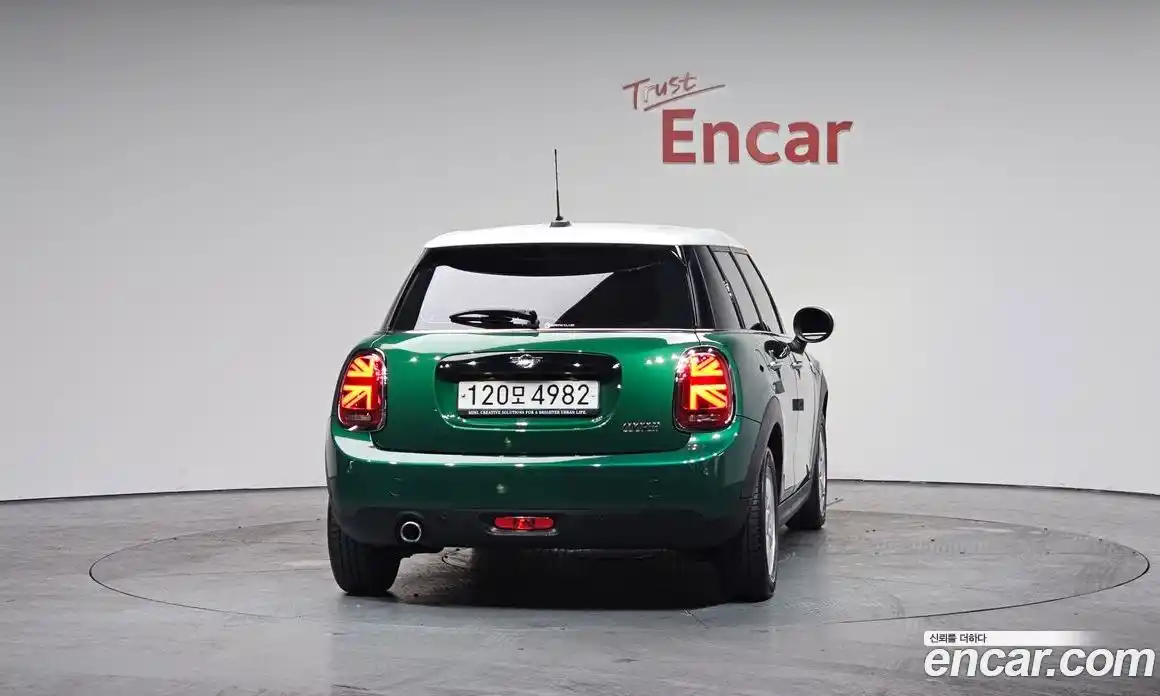 Mini Cooper 2021 1.5 Автомат в Москве № 231485, фото 14