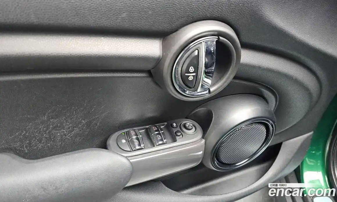 Mini Cooper 2021 1.5 Автомат в Москве № 231485, фото 17