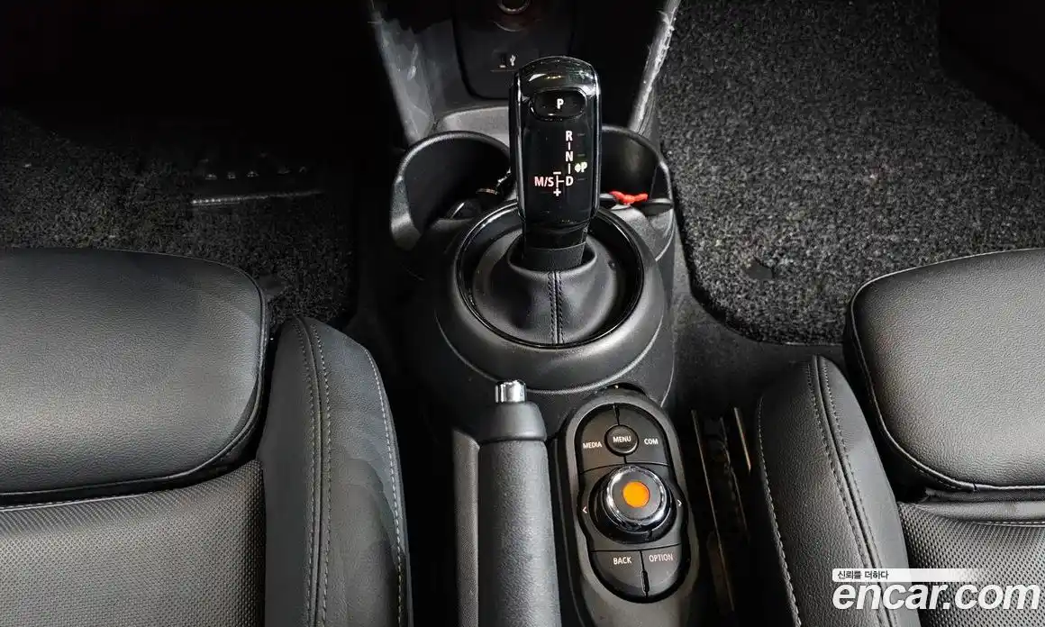 Mini Cooper 2021 1.5 Автомат в Москве № 231485, фото 2