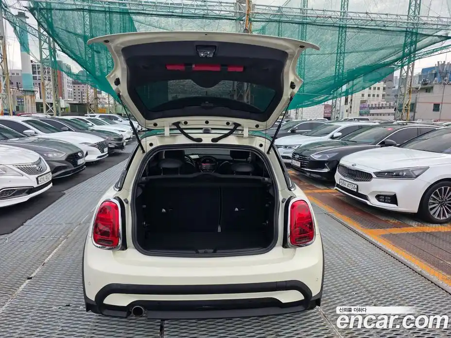 Mini Cooper 2022 1.5 Автомат в Москве № 299497, фото 13