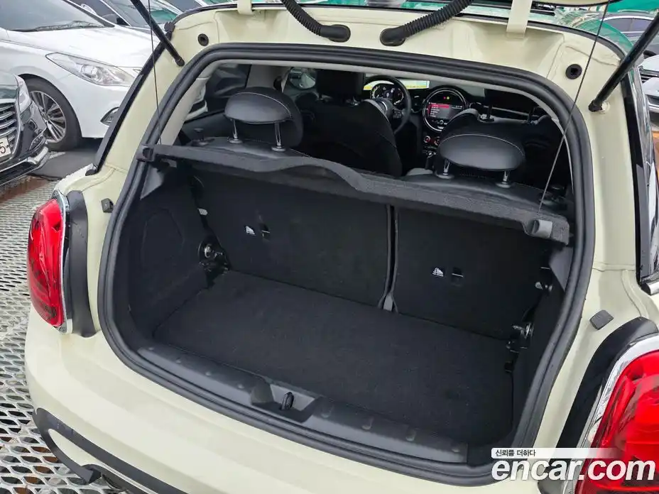 Mini Cooper 2022 1.5 Автомат в Москве № 299497, фото 14