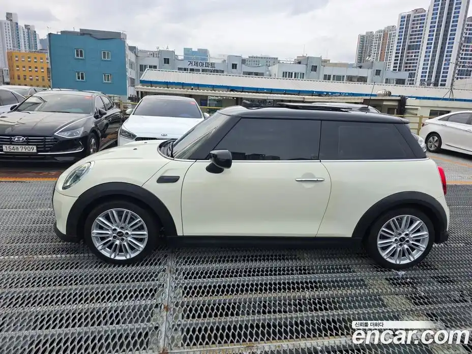 Mini Cooper 2022 1.5 Автомат в Москве № 299497, фото 2