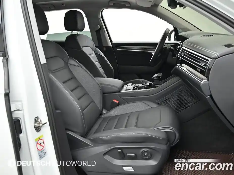 Volkswagen Touareg 2023 3.0 Автомат в Москве № 301795, фото 10