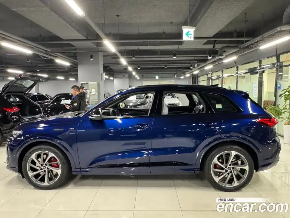 Audi Q5 2025 2.0 Автомат в Москве № 325843, фото 3