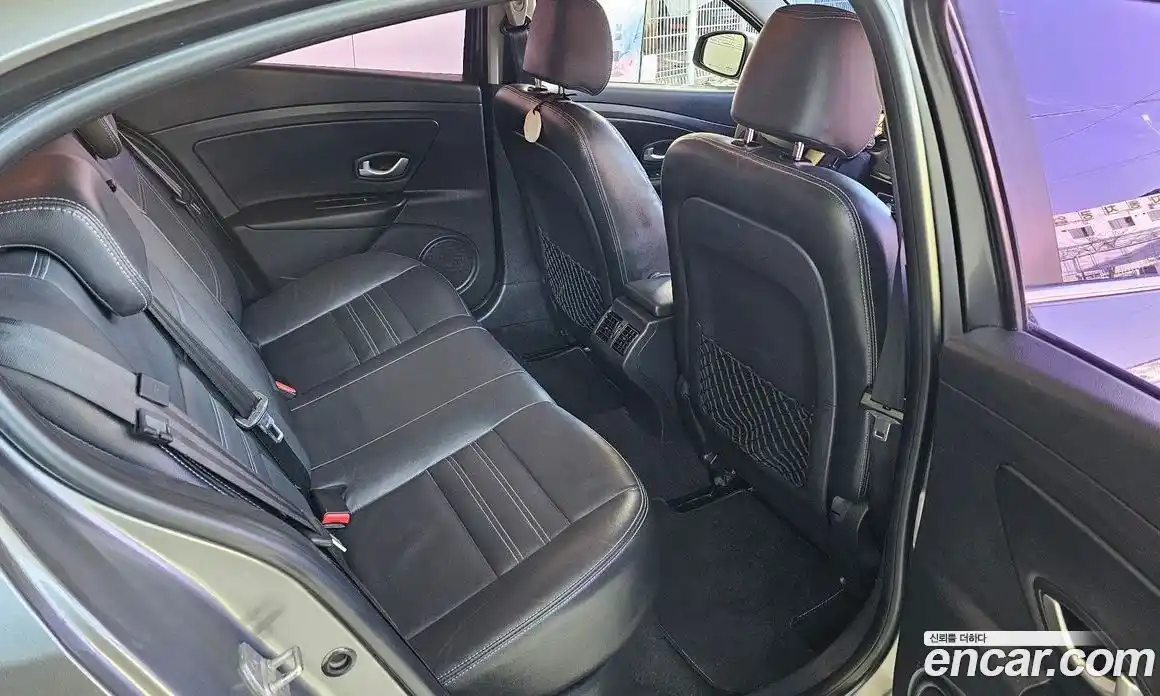 Renault SM3 2016 1.6 Автомат в Москве № 329983, фото 11