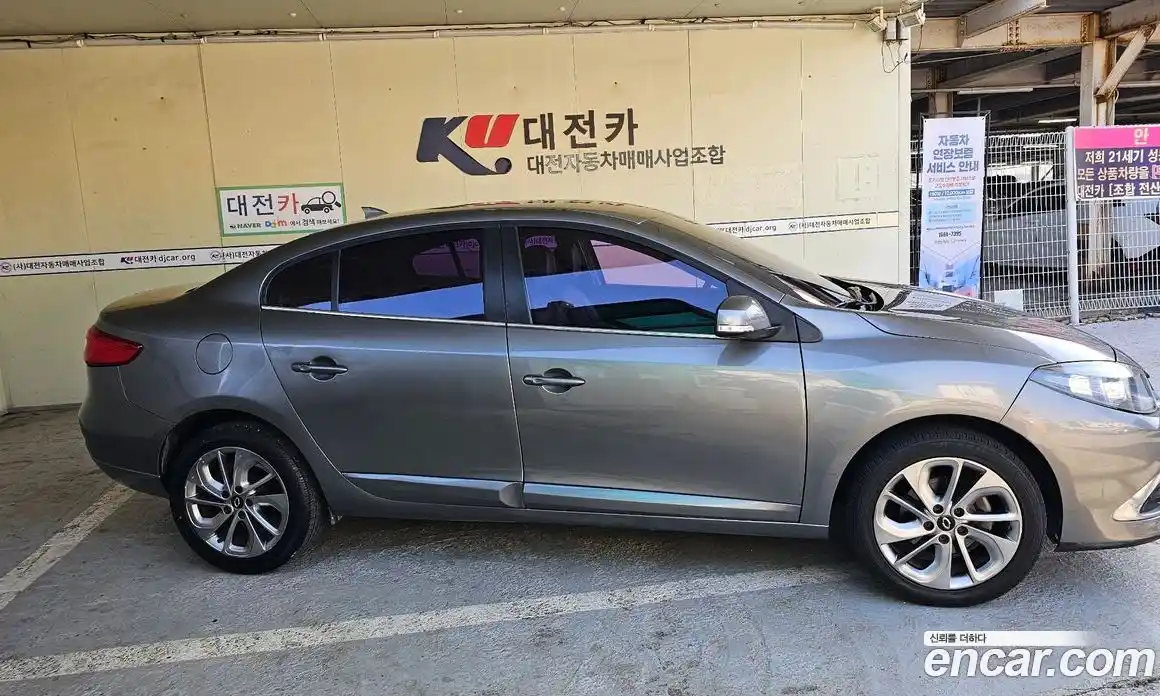 Renault SM3 2016 1.6 Автомат в Москве № 329983, фото 20