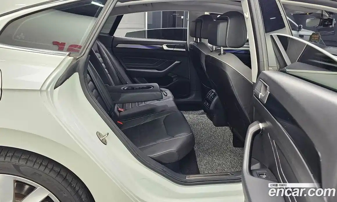 Volkswagen Arteon 2022 2.0 Автомат в Москве № 334427, фото 18