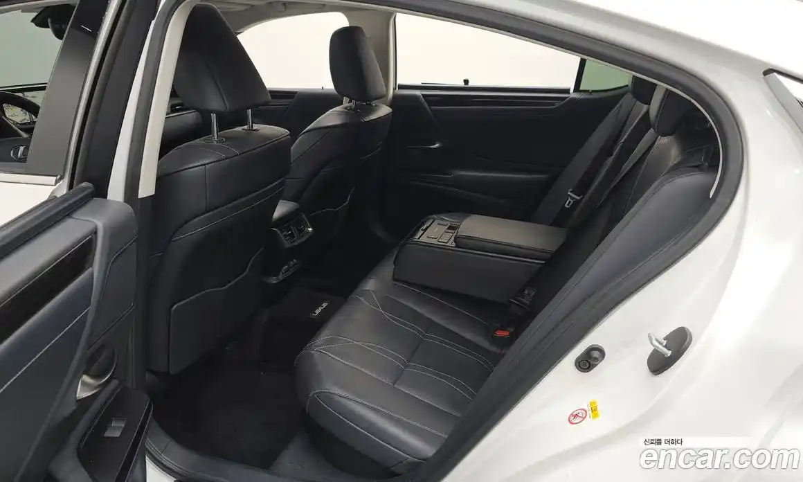 Lexus ES 2019 2.5 Автомат в Москве № 398272, фото 11