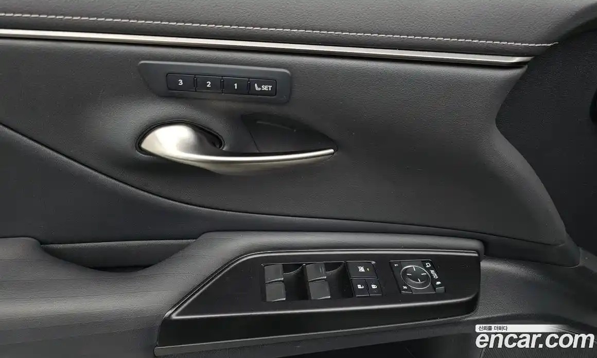 Lexus ES 2019 2.5 Автомат в Москве № 398272, фото 17