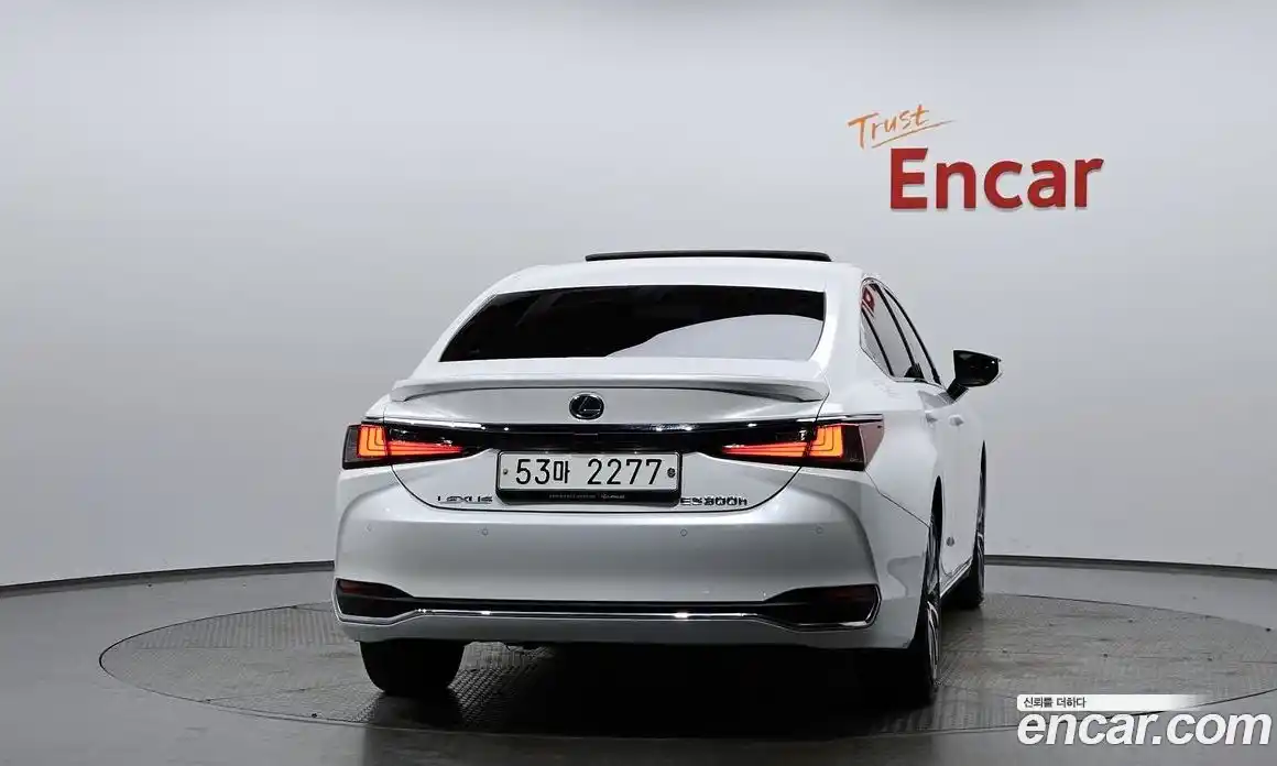 Lexus ES 2019 2.5 Автомат в Москве № 398272, фото 3