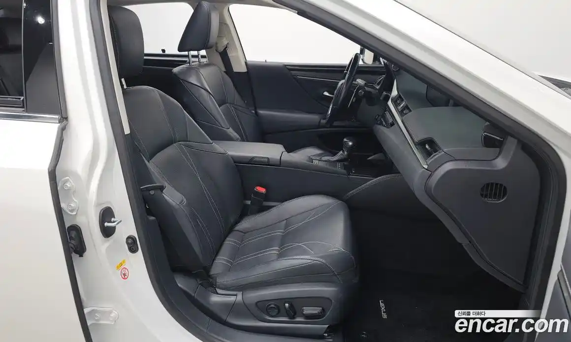 Lexus ES 2019 2.5 Автомат в Москве № 398272, фото 10