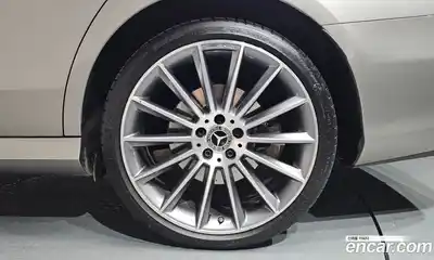 Mercedes-Benz E-Class 2022 2.0 Автомат в Москве № 412587, миниатюра 4