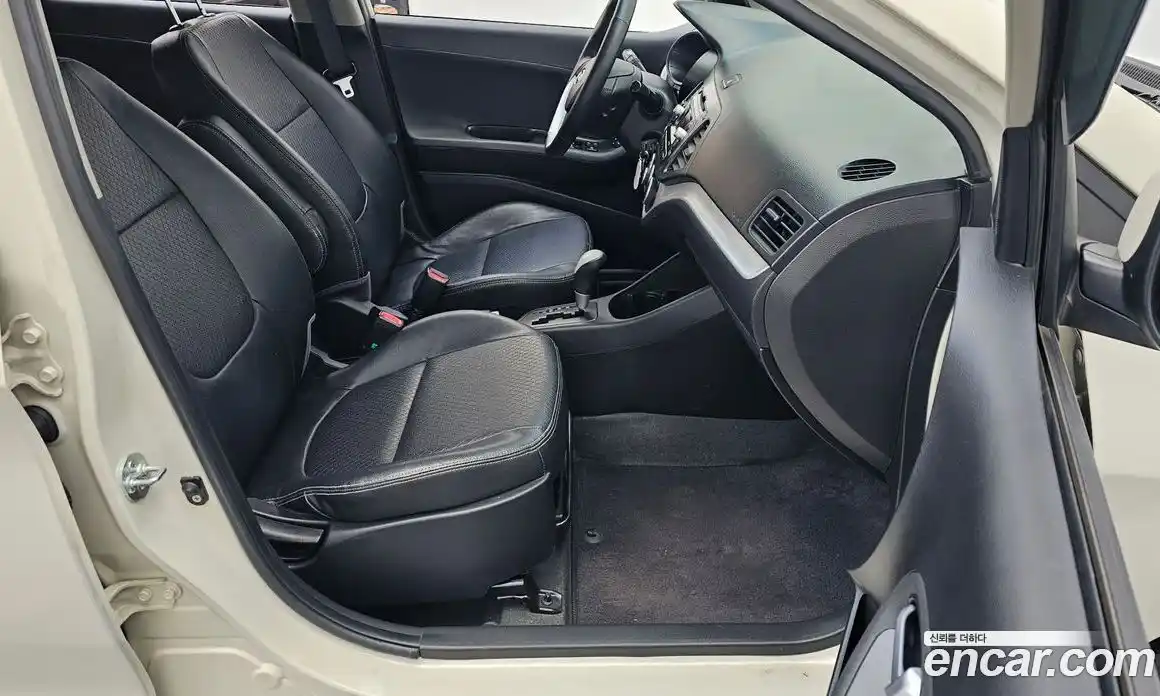 Kia Morning 2012 1.0 Автомат в Москве № 56137, фото 16