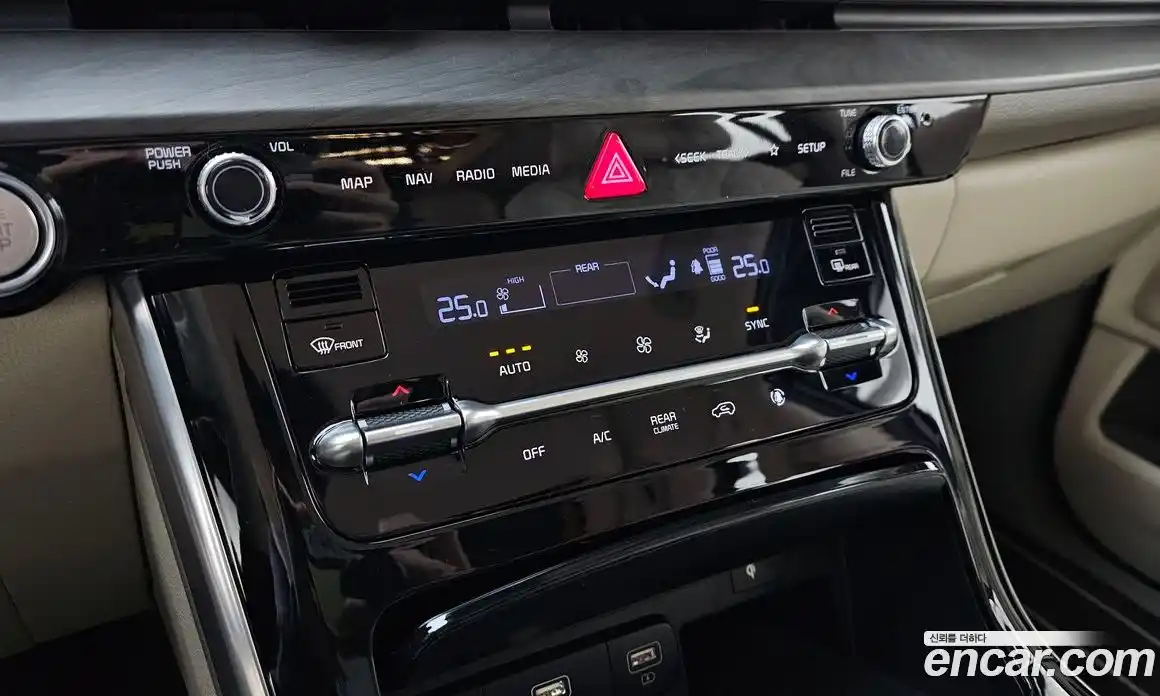 Kia Canival 2023 3.5 Автомат в Москве № 94939, фото 11