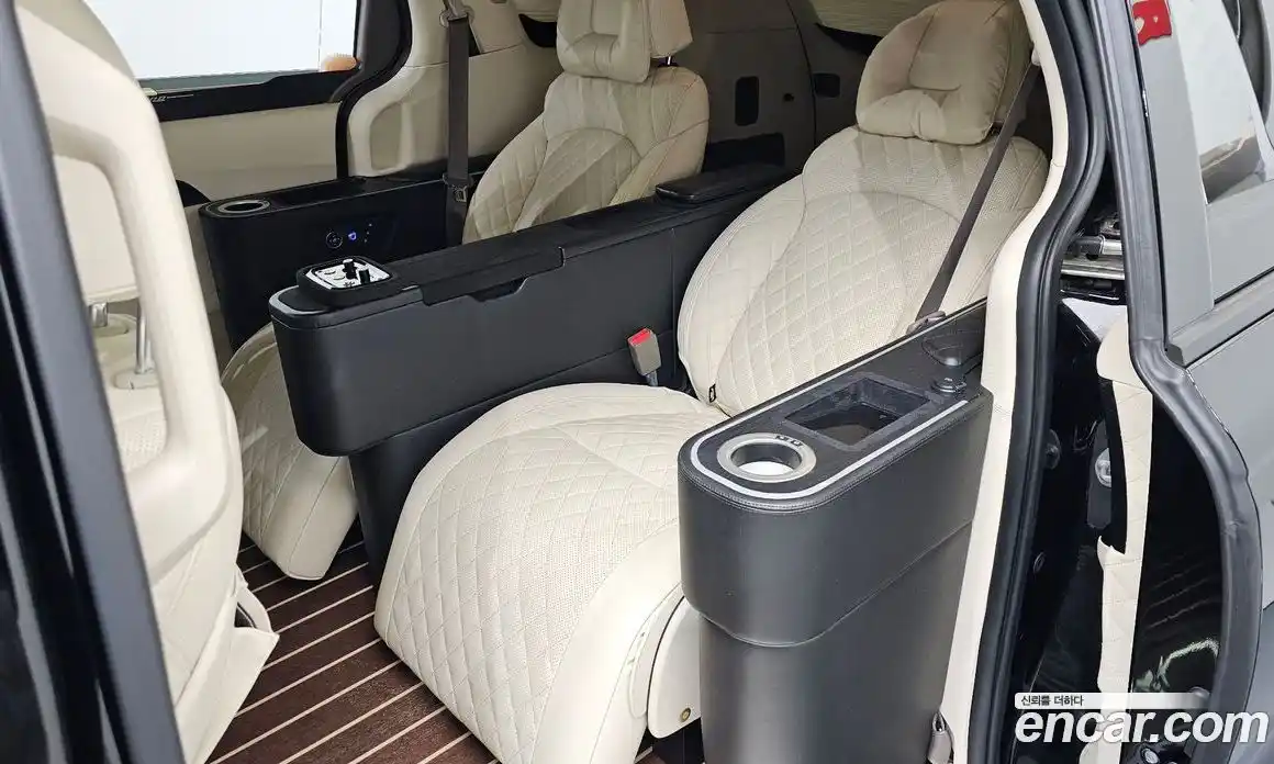 Kia Canival 2023 3.5 Автомат в Москве № 94939, фото 4