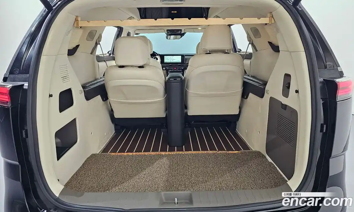 Kia Canival 2023 3.5 Автомат в Москве № 94939, фото 8