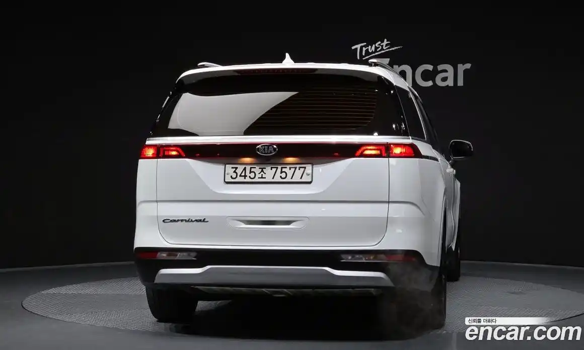 Kia Canival 2021 3.5 Автомат в Москве № 121330, фото 5