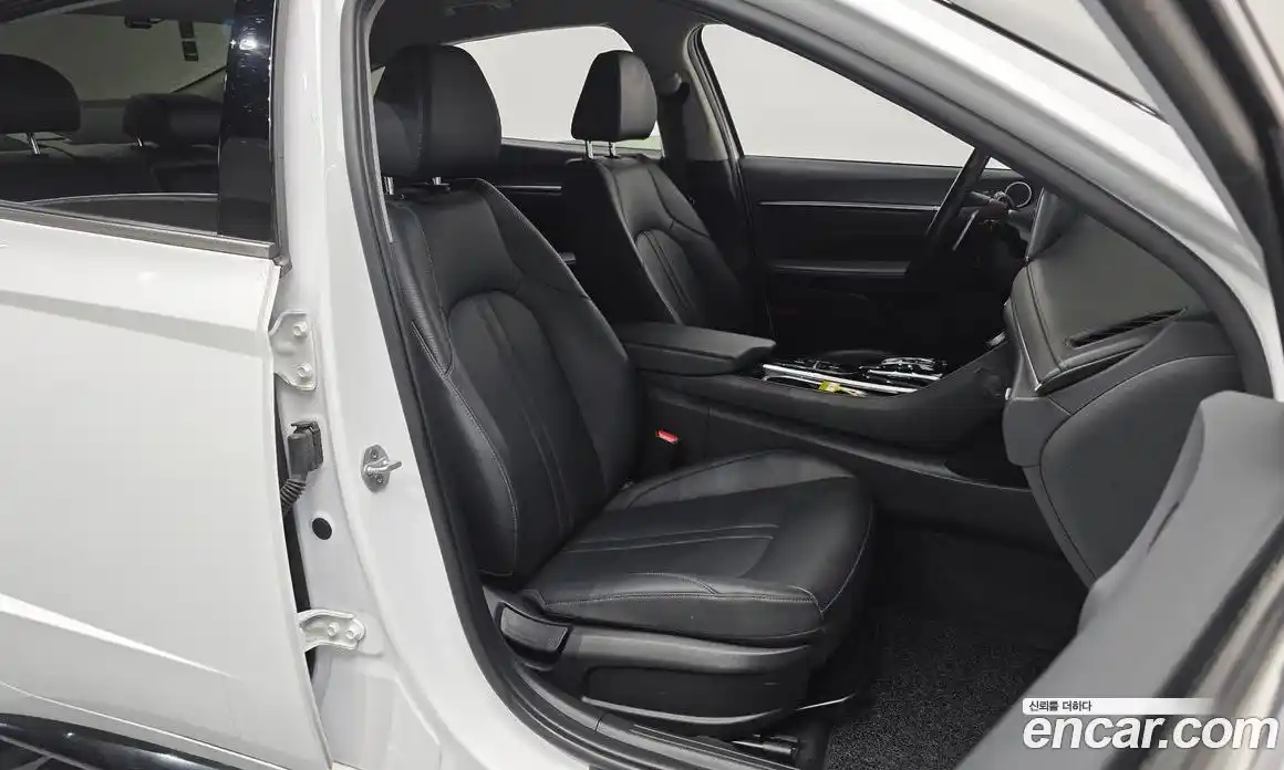 Hyundai Sonata 2023 1.6 Автомат в Москве № 125981, фото 17