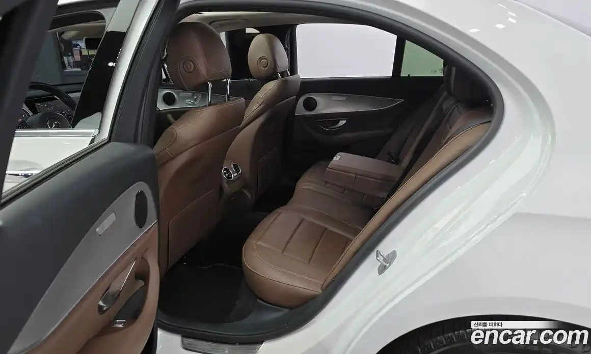 Mercedes-Benz E-Class 2018 2.0 Автомат в Москве № 140043, фото 11