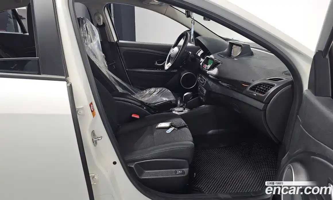 Renault SM3 2014 1.6 Автомат в Москве № 148547, фото 13