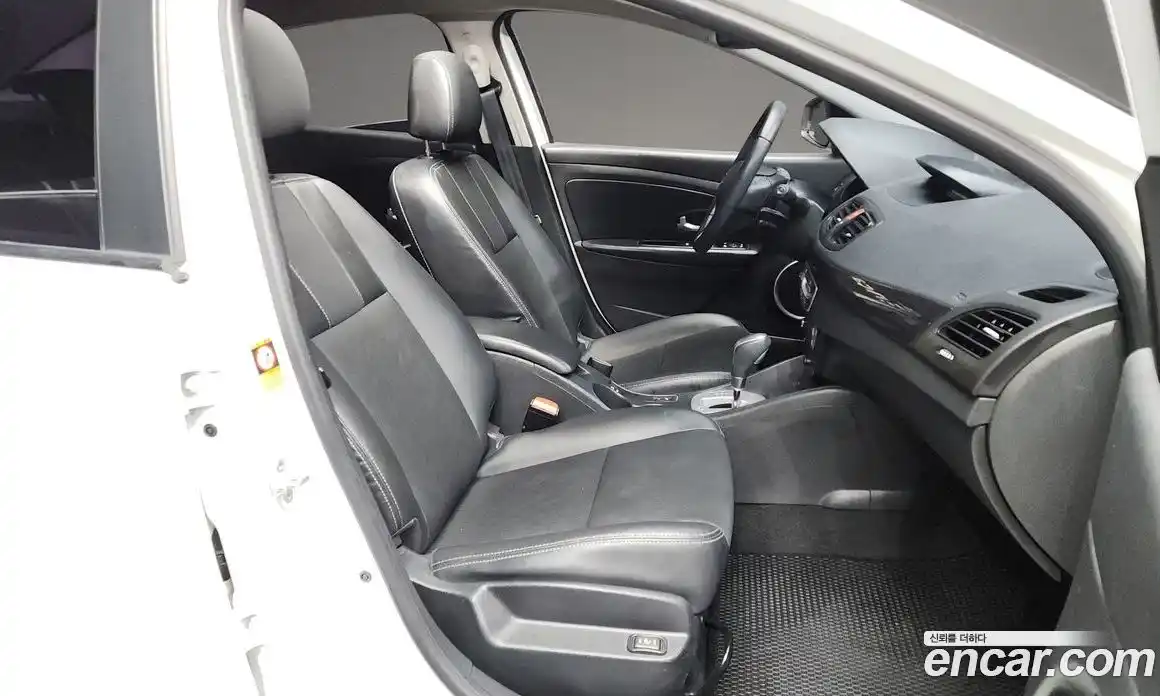 Renault SM3 2015 1.6 Автомат в Москве № 149456, фото 12