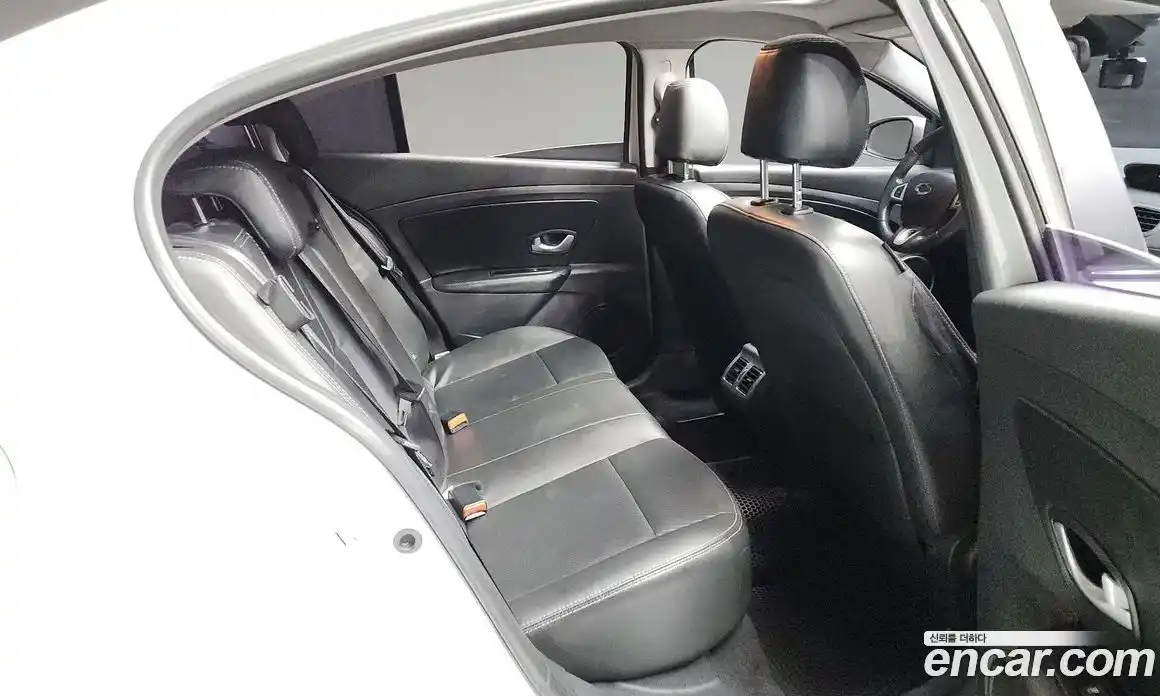 Renault SM3 2015 1.6 Автомат в Москве № 149456, фото 14