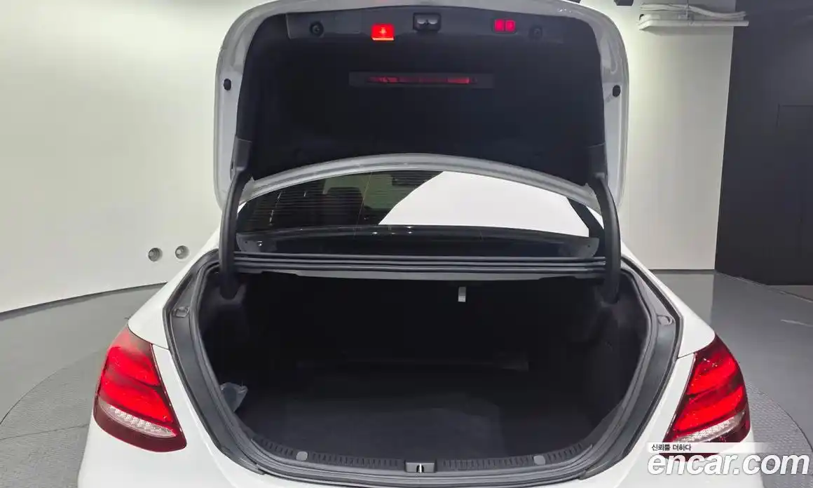 Mercedes-Benz E-Class 2017 1.9 Автомат в Москве № 161741, фото 3