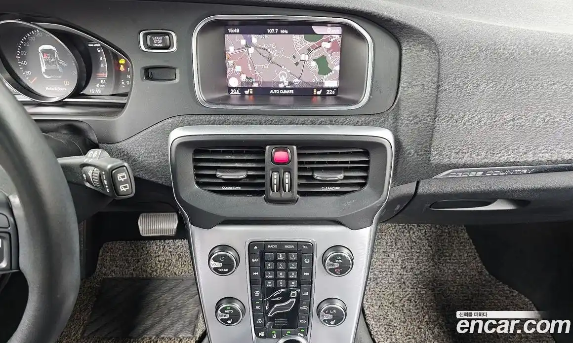 Volvo V40 2019 2.0 Автомат в Москве № 164361, фото 14