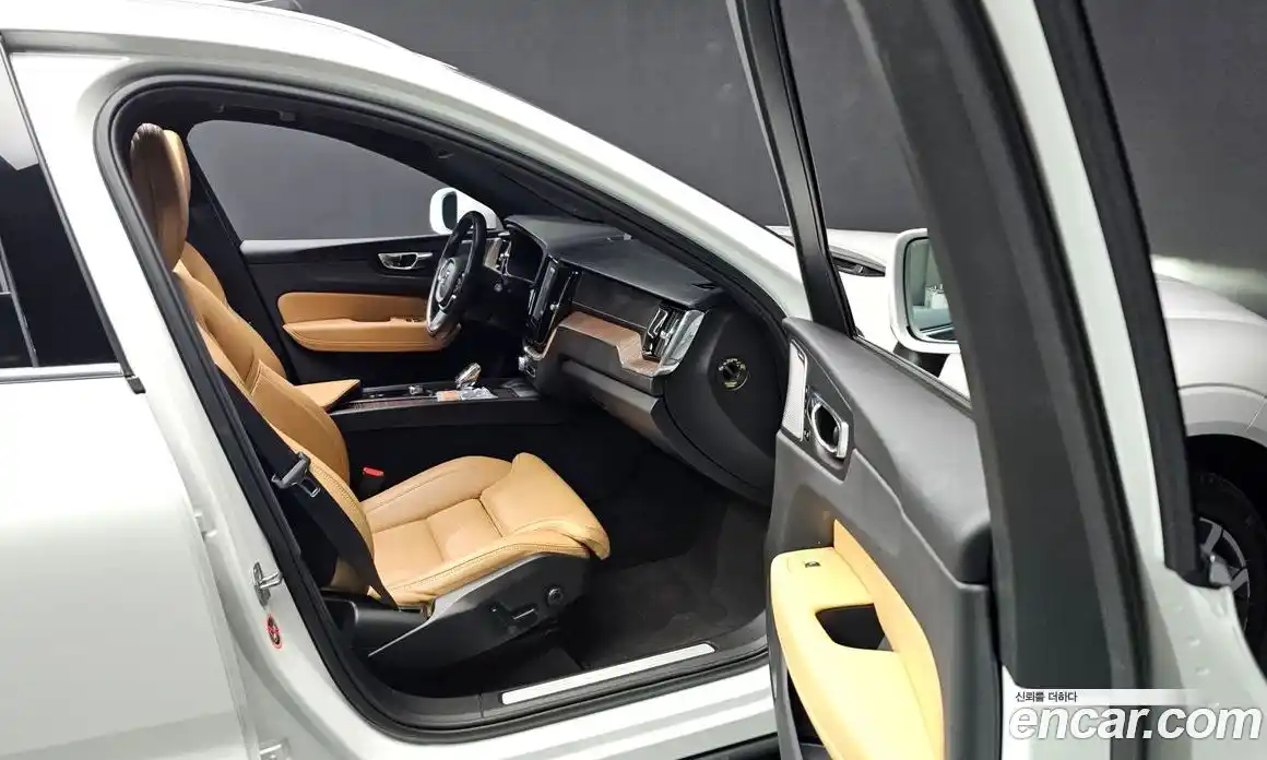 Volvo XC60 2022 2.0 Автомат в Москве № 164412, фото 13