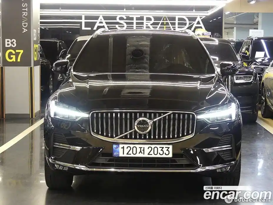 Volvo XC60 2023 2.0 Автомат в Москве № 164789, фото 1