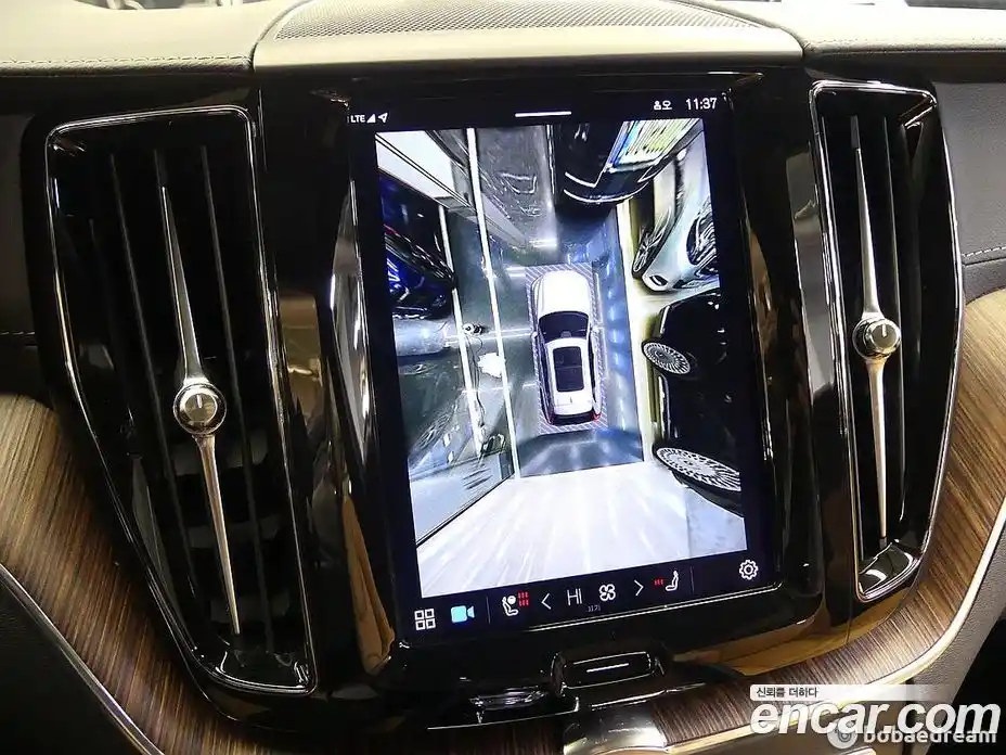 Volvo XC60 2023 2.0 Автомат в Москве № 164789, фото 14