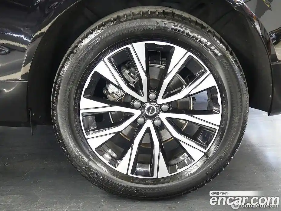 Volvo XC60 2023 2.0 Автомат в Москве № 164789, фото 5