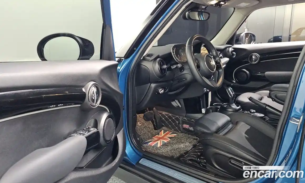 Mini Cooper 2022 1.5 Автомат в Москве № 166944, фото 16