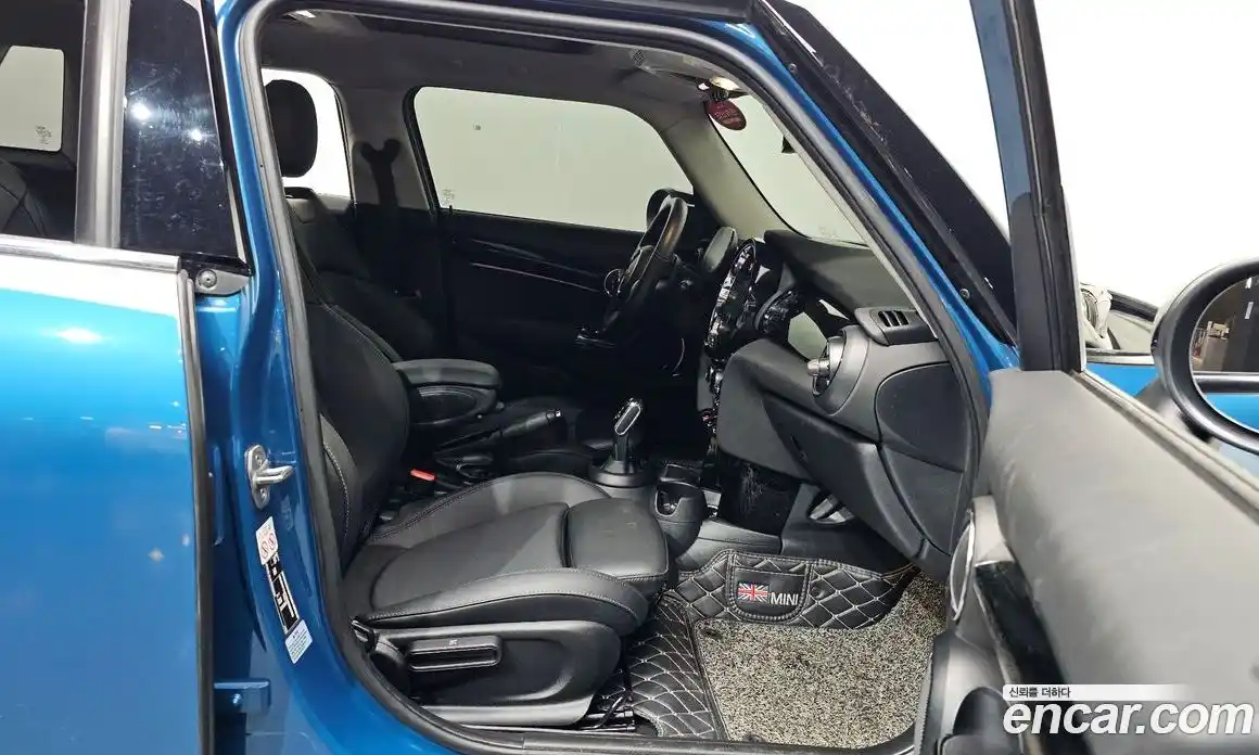 Mini Cooper 2022 1.5 Автомат в Москве № 166944, фото 7