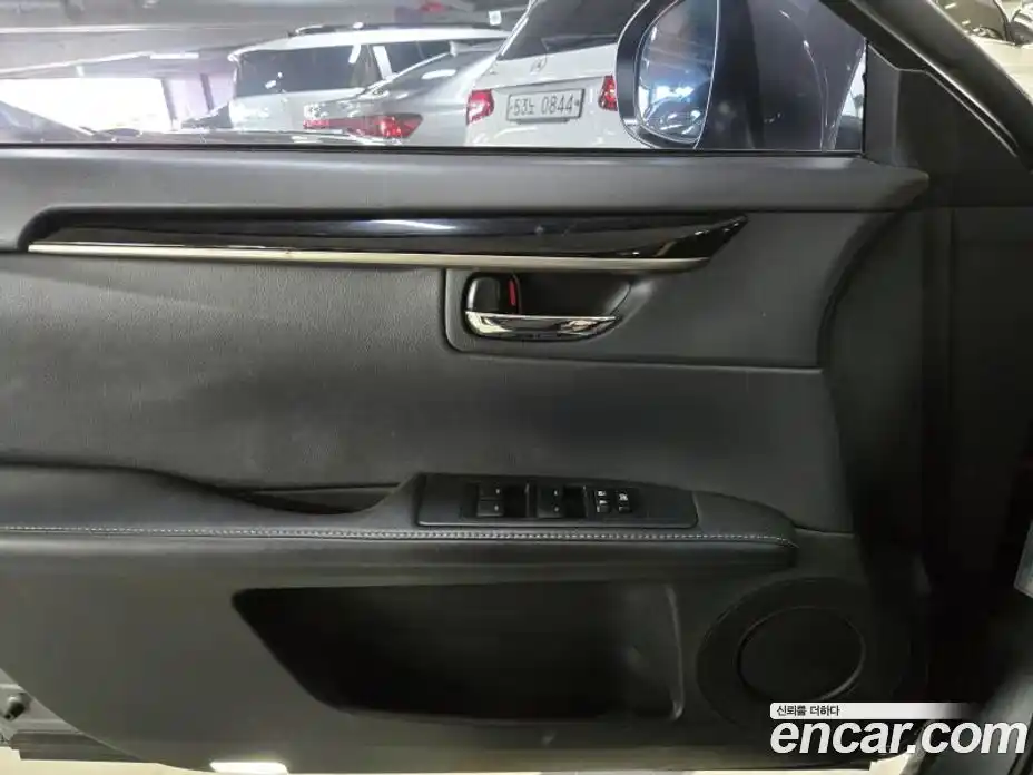 Lexus ES 2015 2.5 Автомат в Москве № 168335, фото 9