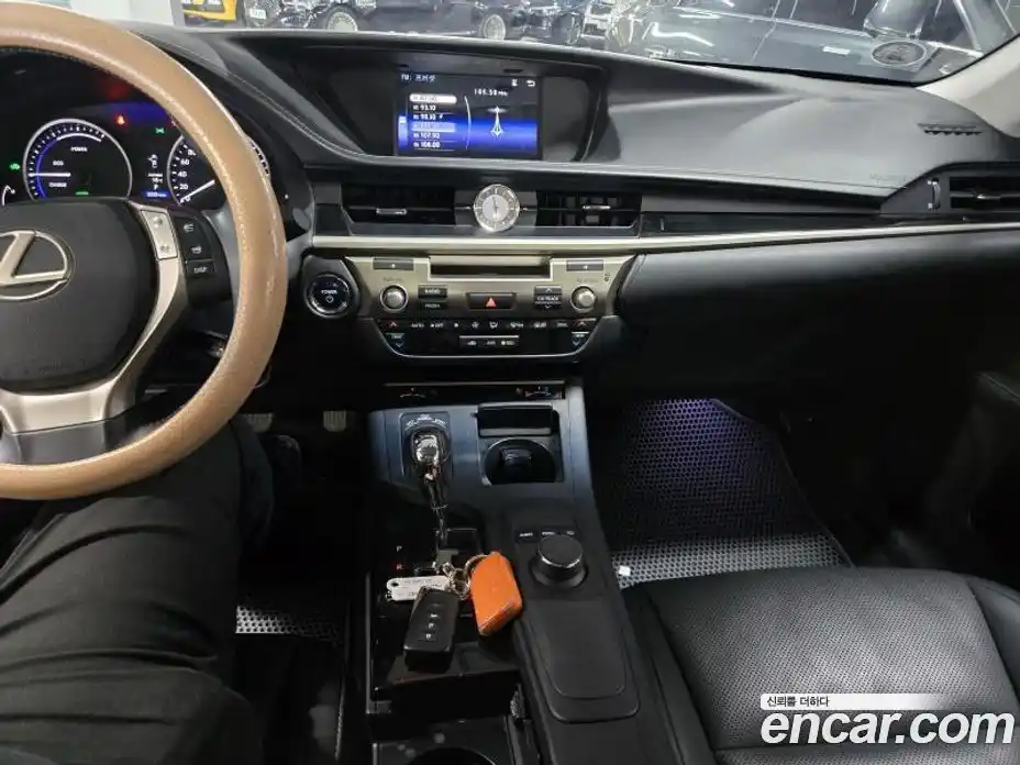 Lexus ES 2015 2.5 Автомат в Москве № 168335, фото 10