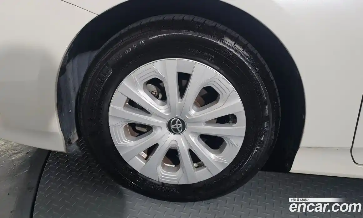 Toyota Prius 2019 1.8 Автомат в Москве № 170255, фото 12