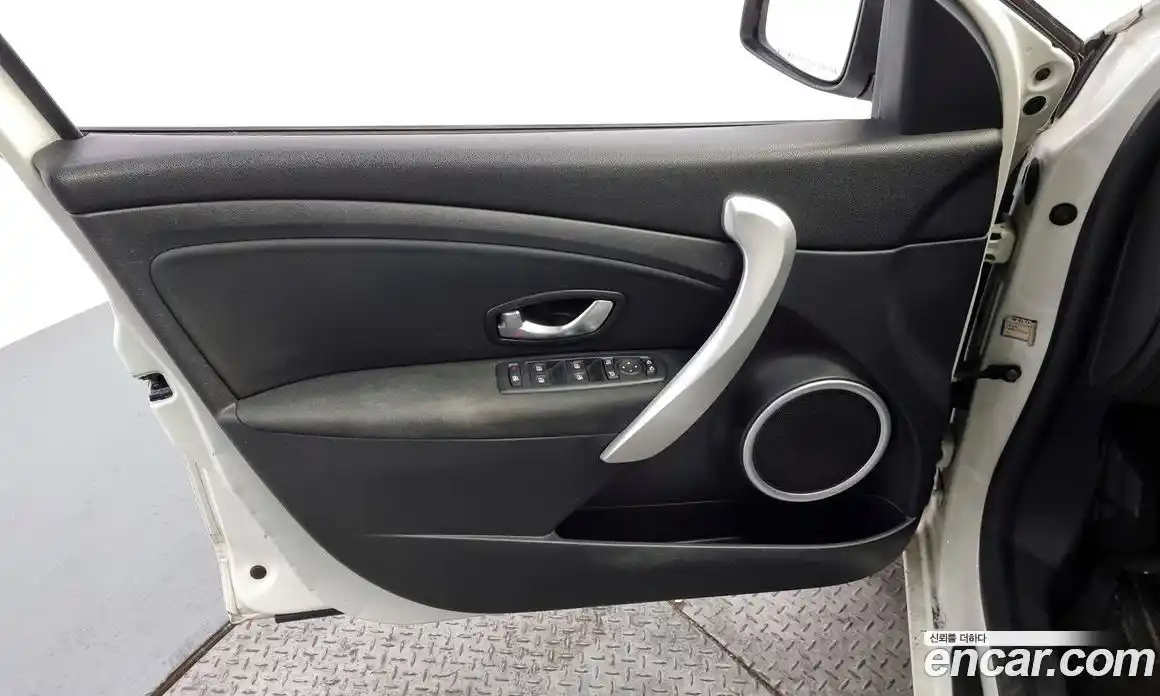 Renault SM3 2010 1.6 Автомат в Москве № 184044, фото 11