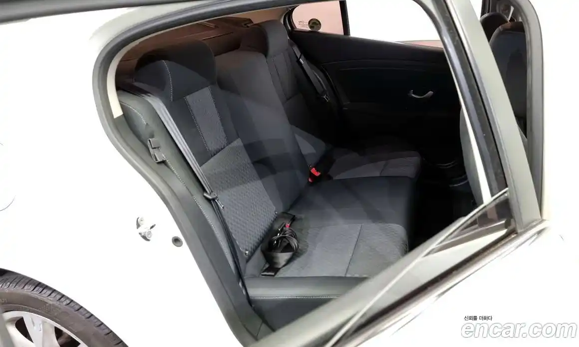 Renault SM3 2010 1.6 Автомат в Москве № 184044, фото 13