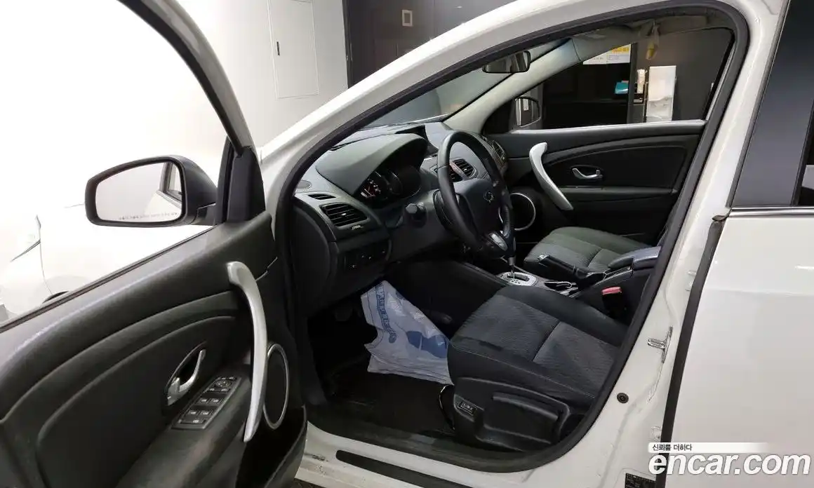 Renault SM3 2010 1.6 Автомат в Москве № 184044, фото 14