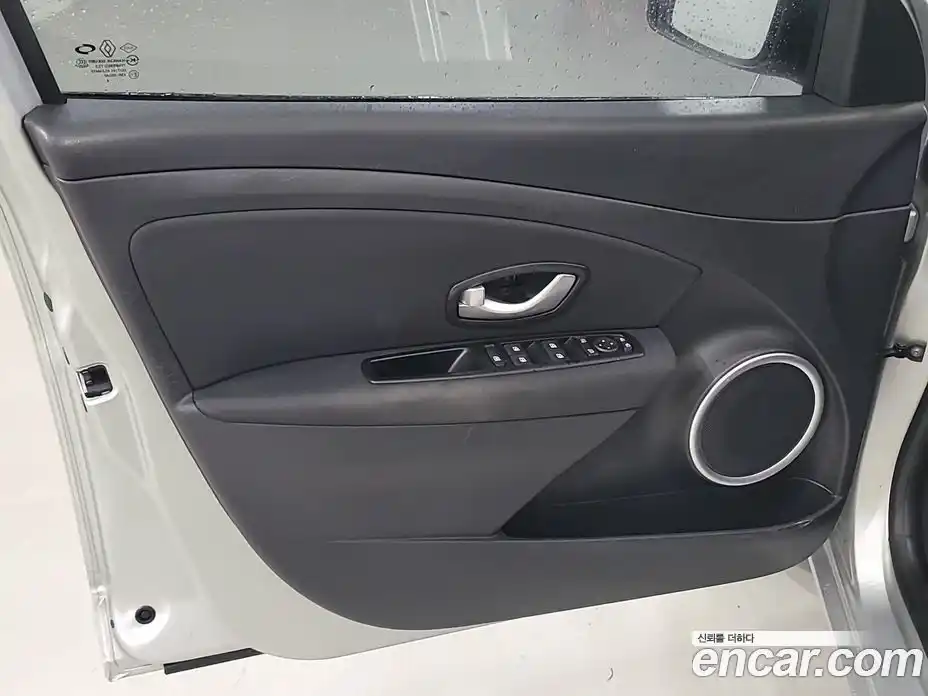 Renault SM3 2015 1.6 Автомат в Москве № 185430, фото 13